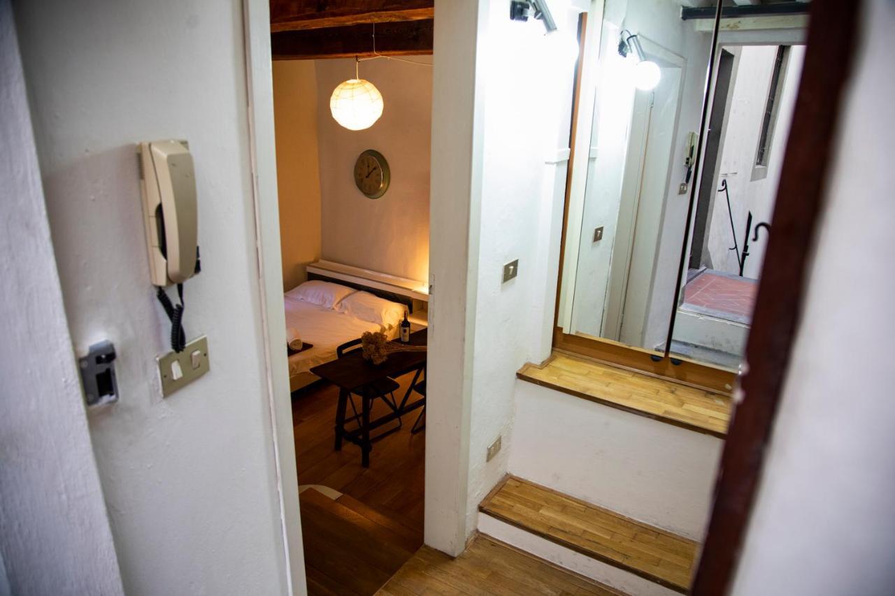 フィレンツェStudio In Tornabuoni Within A Renaissance Buildingアパートメント エクステリア 写真