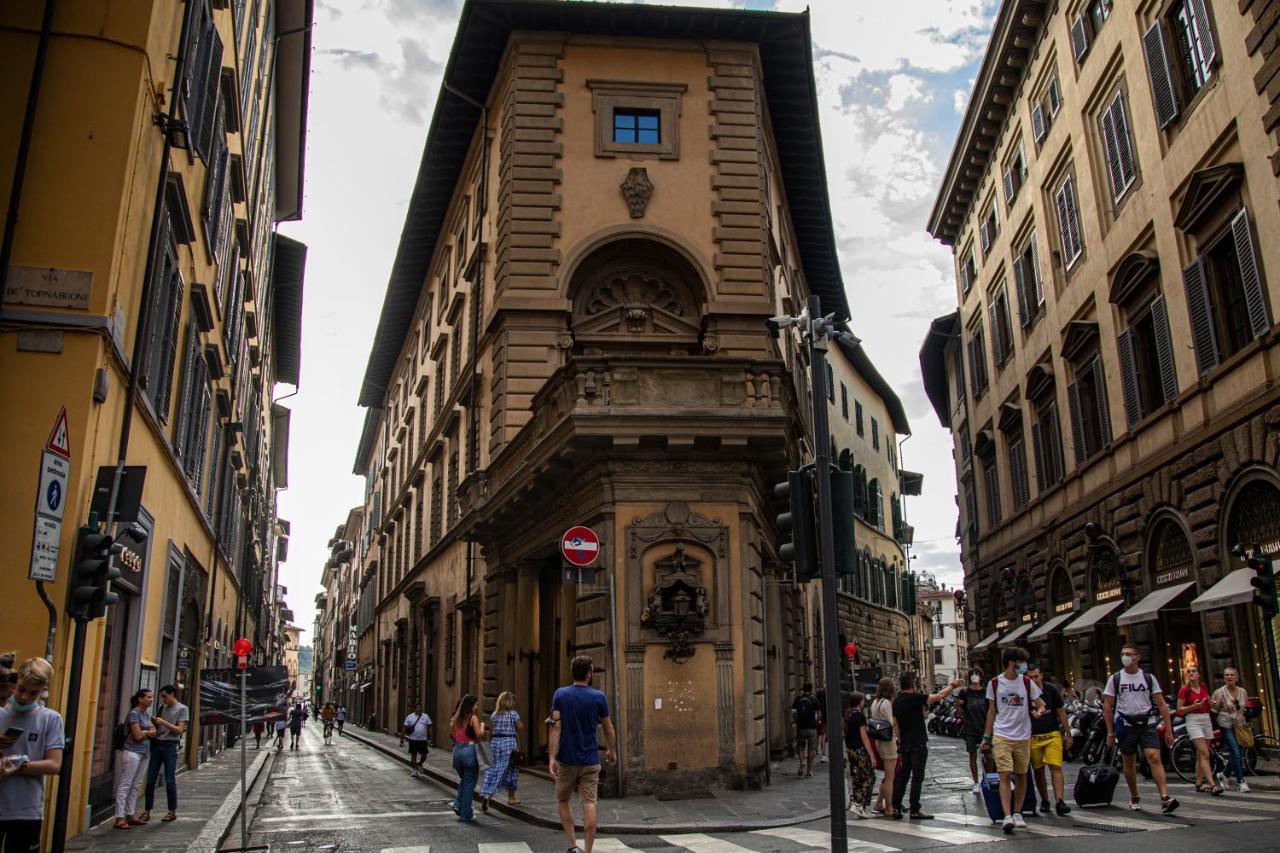 フィレンツェStudio In Tornabuoni Within A Renaissance Buildingアパートメント エクステリア 写真